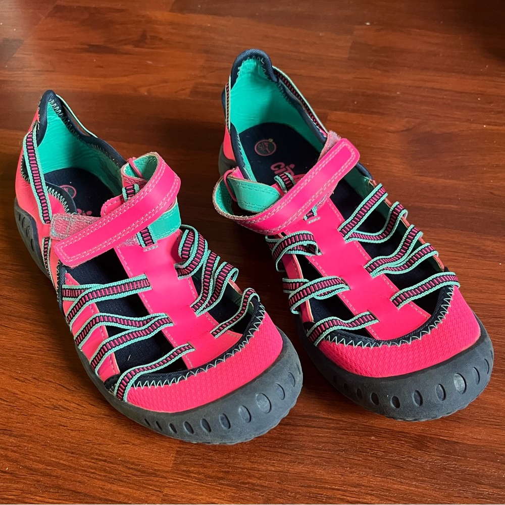 Circo Girls Large 4/5 Water Hike Shoes! Pretende but great condition